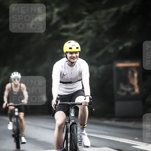13.09.2026 - Stadtparktriathlon H.Heesch http://msf.ph/oto/10384417 13.09.2026 12:34:50 Radfahren 978, 1062, 1063, 1177, 1178, 1234 meine-sportfotos.de