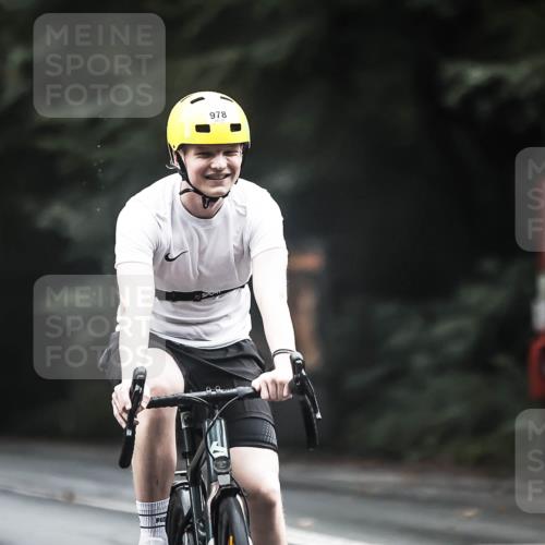 13.09.2026 - Stadtparktriathlon H.Heesch http://msf.ph/oto/10384430 13.09.2026 12:34:51 Radfahren 978, 1062, 1063, 1177, 1178, 1234 meine-sportfotos.de