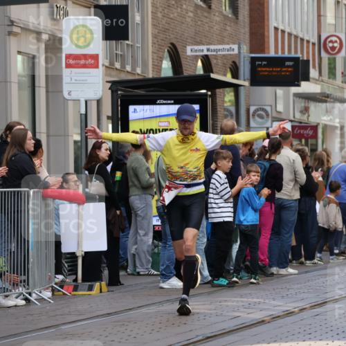 13.09.2026 - 21. swb-Marathon Bremen Strokosch-Dieckow http://msf.ph/oto/10384433 13.09.2026 12:50:52 Ziel 858, 1453, 1639, 13033, 668, 1214, 8075 meine-sportfotos.de