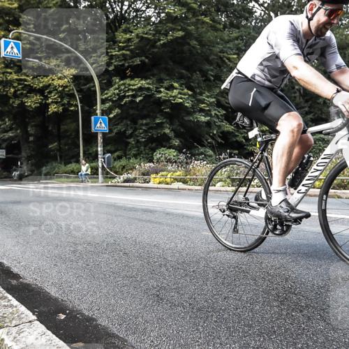 13.09.2026 - Stadtparktriathlon H.Heesch http://msf.ph/oto/10384490 13.09.2026 11:20:33 Radfahren 633, 643, 670, 815 meine-sportfotos.de