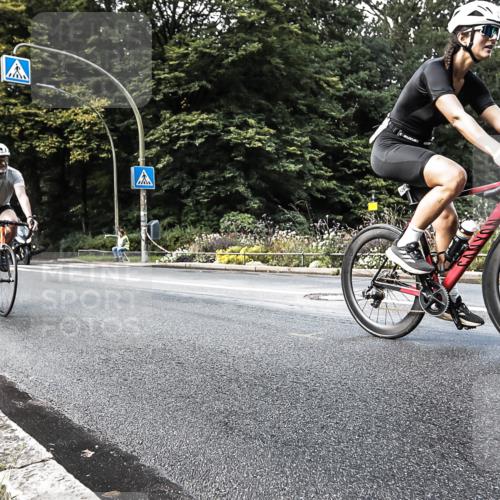 13.09.2026 - Stadtparktriathlon H.Heesch http://msf.ph/oto/10384507 13.09.2026 11:20:44 Radfahren 594, 641, 824 meine-sportfotos.de