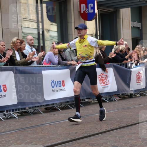 13.09.2026 - 21. swb-Marathon Bremen Strokosch-Dieckow http://msf.ph/oto/10384571 13.09.2026 12:50:56 Ziel 858, 1453, 1639, 3617, 13033, 668, 1214, 1639 meine-sportfotos.de