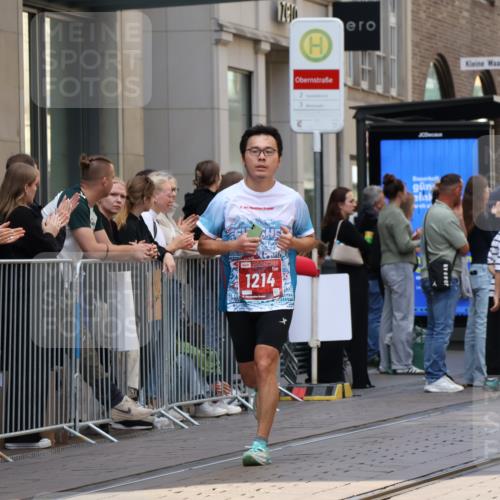 13.09.2026 - 21. swb-Marathon Bremen Strokosch-Dieckow http://msf.ph/oto/10384597 13.09.2026 12:50:59 Ziel 858, 1453, 3617, 13033, 668, 1214, 1639 meine-sportfotos.de