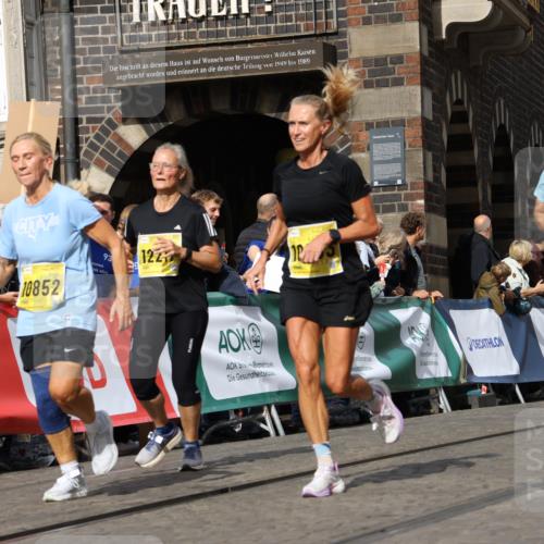 13.09.2026 - 21. swb-Marathon Bremen Strokosch-Dieckow http://msf.ph/oto/10384601 13.09.2026 11:06:34 Ziel 10375, 10376, 10681, 10682, 11029, 11340, 11374, 11432, 11460, 11674, 11690, 11729, 11775, 11786, 11849, 12479, 10323, 10654, 10795, 10849, 10989, 11066, 11370, 12124, 12146, 12219, 12249 meine-sportfotos.de