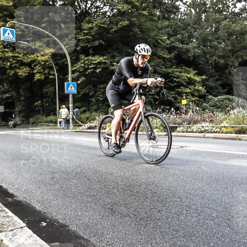 13.09.2026 - Stadtparktriathlon H.Heesch http://msf.ph/oto/10384658 13.09.2026 11:21:26 Radfahren 653, 826, 1800 meine-sportfotos.de