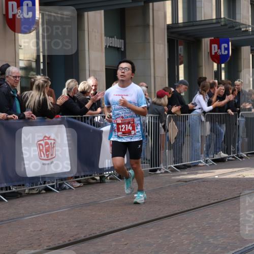 13.09.2026 - 21. swb-Marathon Bremen Strokosch-Dieckow http://msf.ph/oto/10384671 13.09.2026 12:51:03 Ziel 858, 1453, 3617, 13033, 668, 1214, 1639 meine-sportfotos.de