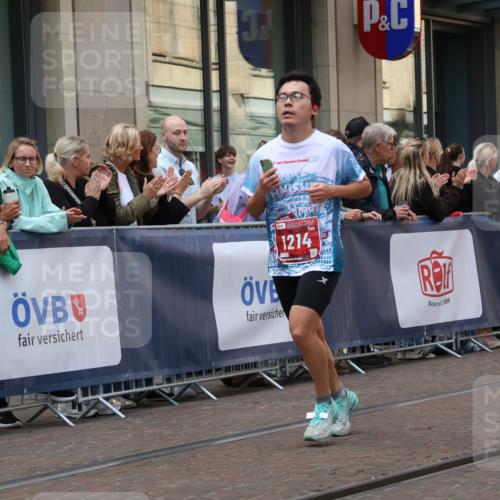13.09.2026 - 21. swb-Marathon Bremen Strokosch-Dieckow http://msf.ph/oto/10384702 13.09.2026 12:51:04 Ziel 858, 1453, 3617, 13033, 668, 1214, 1453, 1639 meine-sportfotos.de