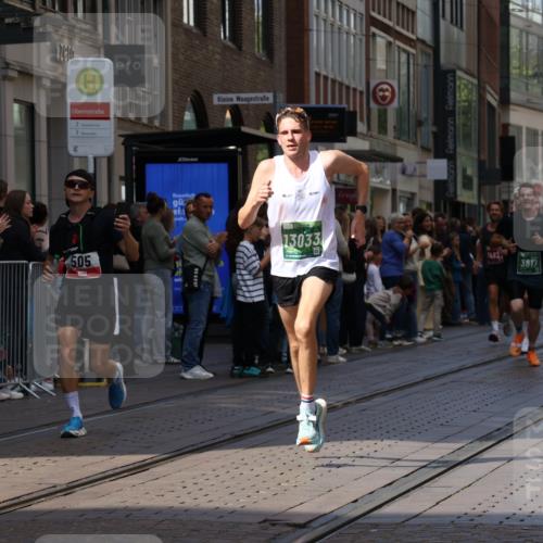 13.09.2026 - 21. swb-Marathon Bremen Strokosch-Dieckow http://msf.ph/oto/10384716 13.09.2026 12:51:06 Ziel 858, 3617, 13033, 1214, 1453, 1639 meine-sportfotos.de