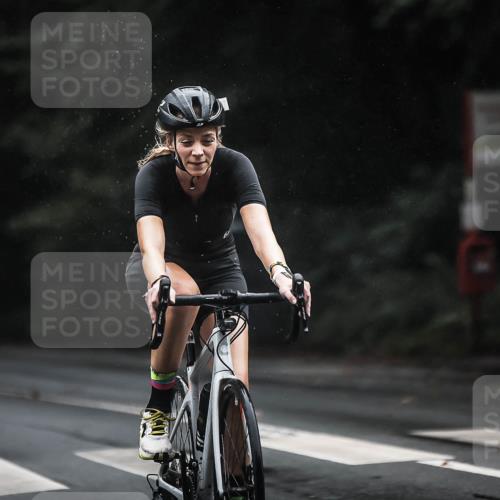 13.09.2026 - Stadtparktriathlon H.Heesch http://msf.ph/oto/10384793 13.09.2026 12:37:32 Radfahren 956, 1152, 1203, 1242, 1280 meine-sportfotos.de