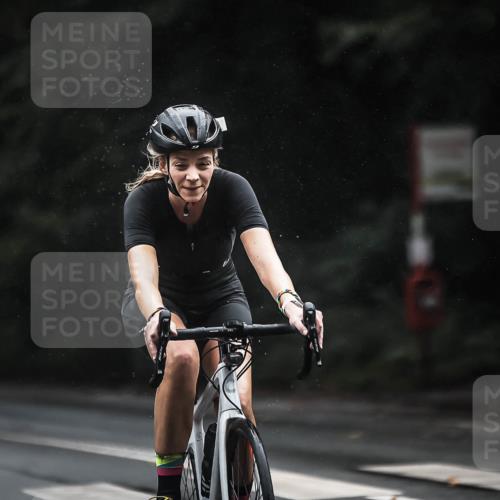 13.09.2026 - Stadtparktriathlon H.Heesch http://msf.ph/oto/10384795 13.09.2026 12:37:32 Radfahren 956, 1152, 1203, 1242, 1280 meine-sportfotos.de