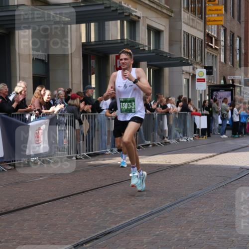 13.09.2026 - 21. swb-Marathon Bremen Strokosch-Dieckow http://msf.ph/oto/10384802 13.09.2026 12:51:08 Ziel 858, 3617, 13033, 1214, 1453, 1639 meine-sportfotos.de
