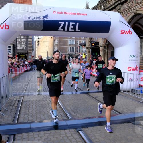 13.09.2026 - 21. swb-Marathon Bremen Tim E. http://msf.ph/oto/10384825 13.09.2026 13:22:40 Ziel 1601, 1933, 2499, 3855, 4204, 4211, 4697, 6621, 7625, 8447, 8574, 9668 meine-sportfotos.de