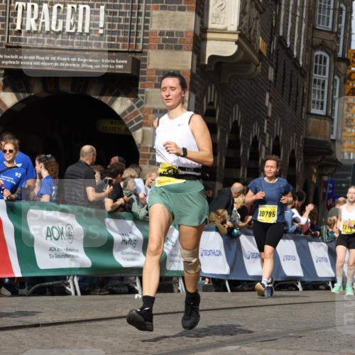 13.09.2026 - 21. swb-Marathon Bremen Strokosch-Dieckow http://msf.ph/oto/10384906 13.09.2026 11:06:46 Ziel 10376, 10681, 10682, 10852, 10853, 11021, 11028, 11240, 11340, 11374, 11432, 11729, 11849, 12217, 12479, 12485, 10378, 10663, 11066, 11257, 12124, 12249 meine-sportfotos.de