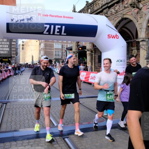 13.09.2026 - 21. swb-Marathon Bremen Tim E. http://msf.ph/oto/10384933 13.09.2026 13:22:42 Ziel 1933, 2481, 2499, 3855, 4204, 4211, 4697, 6621, 6891, 8447, 8574, 9668 meine-sportfotos.de