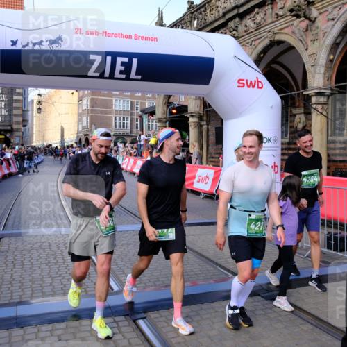 13.09.2026 - 21. swb-Marathon Bremen Tim E. http://msf.ph/oto/10384947 13.09.2026 13:22:42 Ziel 1933, 2481, 2499, 3855, 4204, 4211, 4697, 6621, 6891, 8447, 8574, 9668 meine-sportfotos.de