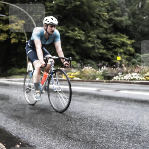 13.09.2026 - Stadtparktriathlon H.Heesch http://msf.ph/oto/10384980 13.09.2026 13:10:27 Radfahren 1326, 1388, 1417 meine-sportfotos.de