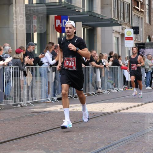 13.09.2026 - 21. swb-Marathon Bremen Strokosch-Dieckow http://msf.ph/oto/10384987 13.09.2026 12:51:13 Ziel 3617, 13033, 858, 1214, 1453, 1639 meine-sportfotos.de