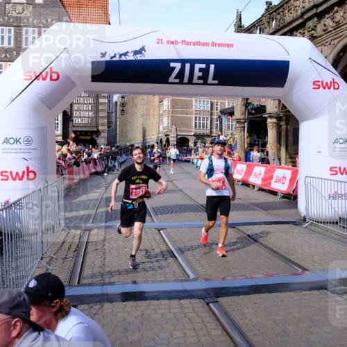 13.09.2026 - 21. swb-Marathon Bremen Tim E. http://msf.ph/oto/10384994 13.09.2026 13:22:47 Ziel 1933, 2481, 3855, 4204, 4211, 4483, 4697, 6891, 7586, 8447, 8547, 8694, 9668 meine-sportfotos.de