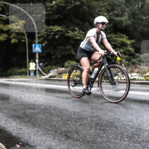 13.09.2026 - Stadtparktriathlon H.Heesch http://msf.ph/oto/10385023 13.09.2026 13:10:48 Radfahren 1355, 1373, 1425, 1427 meine-sportfotos.de