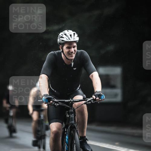 13.09.2026 - Stadtparktriathlon H.Heesch http://msf.ph/oto/10385056 13.09.2026 12:38:05 Radfahren 949, 1072, 1108, 1179, 1248, 1254 meine-sportfotos.de