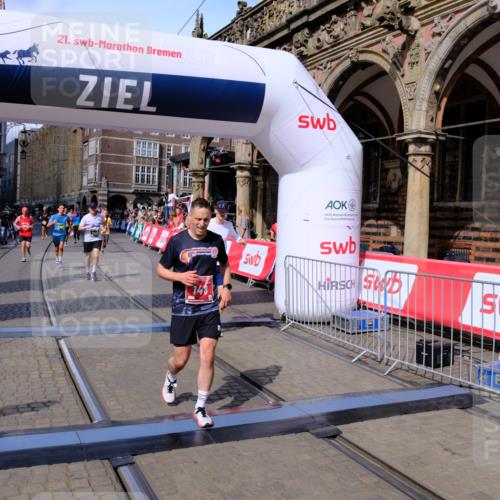 13.09.2026 - 21. swb-Marathon Bremen Tim E. http://msf.ph/oto/10385075 13.09.2026 13:22:52 Ziel 388, 1933, 2402, 2481, 2771, 2806, 3855, 4483, 4697, 6891, 7586, 8547, 8551, 8694, 9090, 9510 meine-sportfotos.de