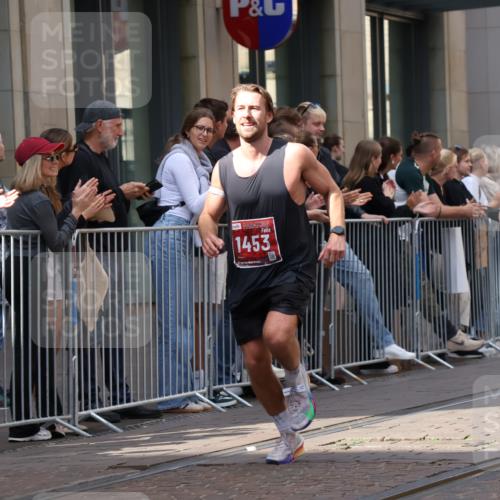 13.09.2026 - 21. swb-Marathon Bremen Strokosch-Dieckow http://msf.ph/oto/10385092 13.09.2026 12:51:16 Ziel 3617, 13033, 858, 1453, 1639 meine-sportfotos.de