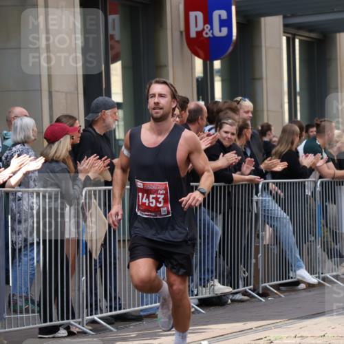 13.09.2026 - 21. swb-Marathon Bremen Strokosch-Dieckow http://msf.ph/oto/10385109 13.09.2026 12:51:16 Ziel 3617, 13033, 858, 1453, 1639 meine-sportfotos.de