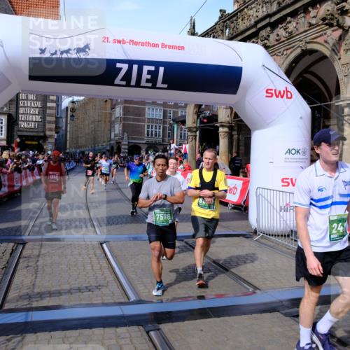 13.09.2026 - 21. swb-Marathon Bremen Tim E. http://msf.ph/oto/10385120 13.09.2026 13:22:57 Ziel 388, 913, 1933, 2402, 2481, 2771, 2806, 4483, 4697, 6707, 6792, 6891, 7586, 8547, 8551, 8694, 9090, 9510 meine-sportfotos.de