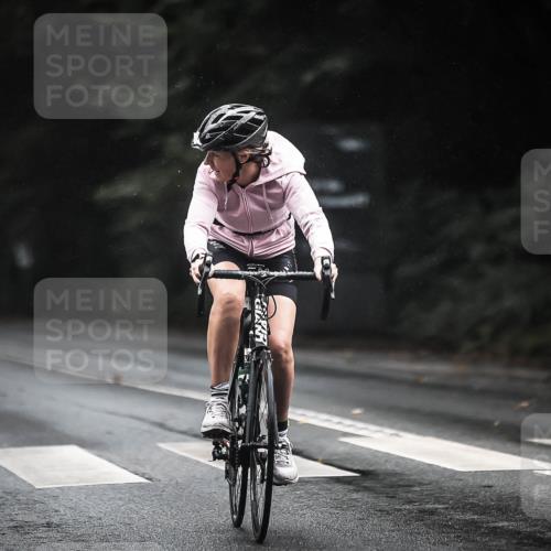 13.09.2026 - Stadtparktriathlon H.Heesch http://msf.ph/oto/10385148 13.09.2026 12:38:14 Radfahren 1123, 1140, 1179 meine-sportfotos.de