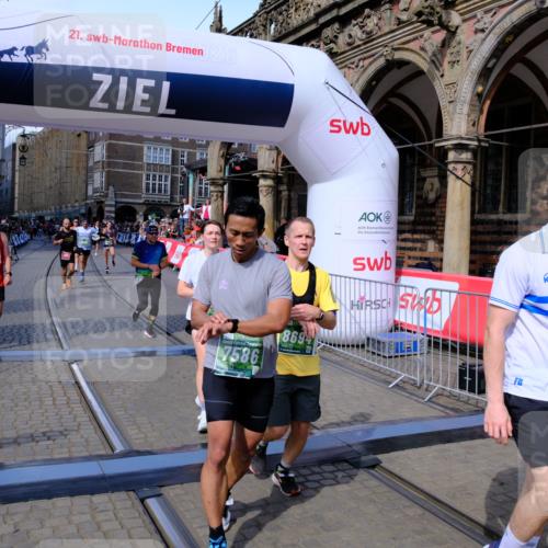 13.09.2026 - 21. swb-Marathon Bremen Tim E. http://msf.ph/oto/10385149 13.09.2026 13:22:58 Ziel 388, 913, 2402, 2481, 2771, 2806, 4483, 4697, 6707, 6792, 6891, 7586, 8547, 8551, 8694, 9090, 9510 meine-sportfotos.de