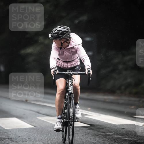 13.09.2026 - Stadtparktriathlon H.Heesch http://msf.ph/oto/10385150 13.09.2026 12:38:14 Radfahren 1123, 1140, 1179 meine-sportfotos.de
