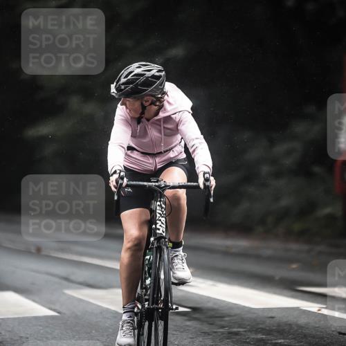 13.09.2026 - Stadtparktriathlon H.Heesch http://msf.ph/oto/10385154 13.09.2026 12:38:14 Radfahren 1123, 1140, 1179 meine-sportfotos.de