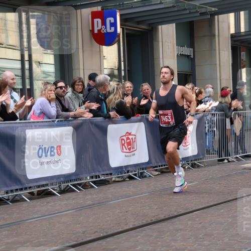 13.09.2026 - 21. swb-Marathon Bremen Strokosch-Dieckow http://msf.ph/oto/10385159 13.09.2026 12:51:17 Ziel 1126, 3617, 13033, 858, 1453, 1639, 13033 meine-sportfotos.de