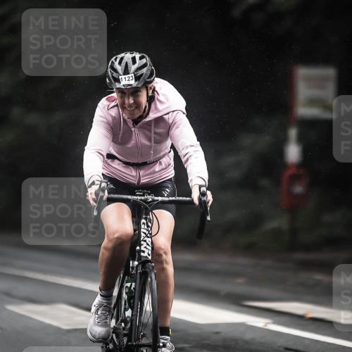 13.09.2026 - Stadtparktriathlon H.Heesch http://msf.ph/oto/10385163 13.09.2026 12:38:14 Radfahren 1123, 1140, 1179 meine-sportfotos.de