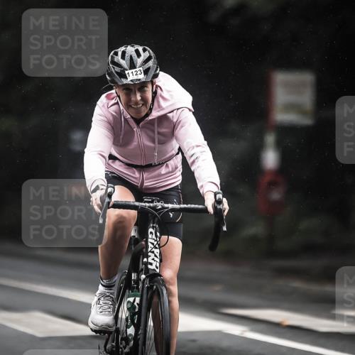 13.09.2026 - Stadtparktriathlon H.Heesch http://msf.ph/oto/10385167 13.09.2026 12:38:14 Radfahren 1123, 1140, 1179 meine-sportfotos.de