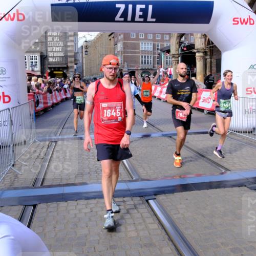 13.09.2026 - 21. swb-Marathon Bremen Tim E. http://msf.ph/oto/10385187 13.09.2026 13:23:02 Ziel 388, 913, 2040, 2402, 2771, 2806, 3145, 4483, 6707, 6737, 6792, 7586, 8547, 8551, 8694, 9090, 9510 meine-sportfotos.de