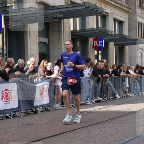 13.09.2026 - 21. swb-Marathon Bremen Strokosch-Dieckow http://msf.ph/oto/10385224 13.09.2026 12:51:24 Ziel 482, 943, 1126, 858, 1453, 3617, 13033 meine-sportfotos.de