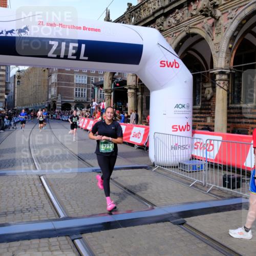 13.09.2026 - 21. swb-Marathon Bremen Tim E. http://msf.ph/oto/10385243 13.09.2026 13:23:10 Ziel 913, 1963, 2040, 2806, 3098, 3145, 3560, 6707, 6737, 6792, 7909, 8377, 8551, 8646, 8671, 8672, 8819, 8820, 9510 meine-sportfotos.de