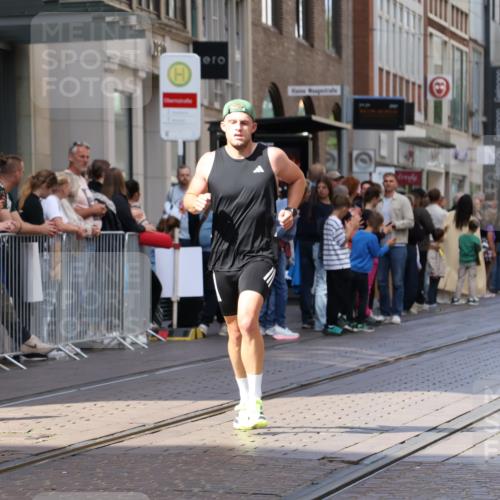 13.09.2026 - 21. swb-Marathon Bremen Strokosch-Dieckow http://msf.ph/oto/10385258 13.09.2026 12:51:57 Ziel 959, 1357, 1507, 482, 943, 1126 meine-sportfotos.de