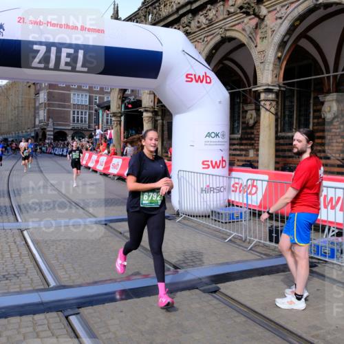 13.09.2026 - 21. swb-Marathon Bremen Tim E. http://msf.ph/oto/10385261 13.09.2026 13:23:10 Ziel 913, 1963, 2040, 2806, 3098, 3145, 3560, 6707, 6737, 6792, 7909, 8377, 8551, 8646, 8671, 8672, 8819, 8820, 9510 meine-sportfotos.de
