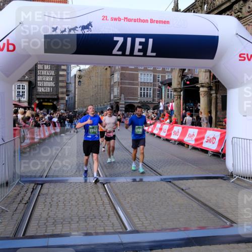 13.09.2026 - 21. swb-Marathon Bremen Tim E. http://msf.ph/oto/10385308 13.09.2026 13:23:16 Ziel 1809, 1935, 1963, 2040, 2367, 2914, 3098, 3145, 3233, 3560, 5114, 6737, 6792, 7909, 8377, 8646, 8671, 8672, 8819, 8820, 9921 meine-sportfotos.de