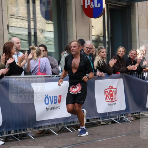13.09.2026 - 21. swb-Marathon Bremen Strokosch-Dieckow http://msf.ph/oto/10385320 13.09.2026 12:51:59 Ziel 959, 1357, 1507, 482, 943, 1126 meine-sportfotos.de