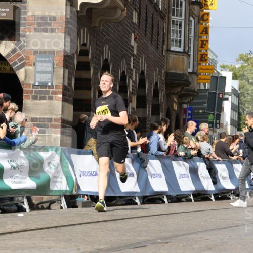 13.09.2026 - 21. swb-Marathon Bremen Strokosch-Dieckow http://msf.ph/oto/10385368 13.09.2026 11:07:07 Ziel 10323, 10378, 10654, 10663, 10795, 10849, 10989, 11066, 11370, 12124, 12146, 12219, 12249, 10205, 10488, 10748, 11100, 11123, 11246, 11393, 11600, 11696, 11759, 11822, 11823, 11917, 12020, 12173, 12255, 12266, 12536 meine-sportfotos.de