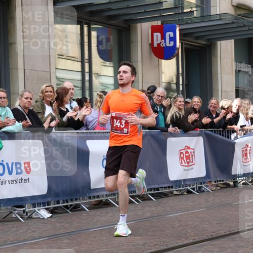13.09.2026 - 21. swb-Marathon Bremen Strokosch-Dieckow http://msf.ph/oto/10385369 13.09.2026 12:52:06 Ziel 525, 959, 1357, 1507, 7768, 482, 943, 1126 meine-sportfotos.de