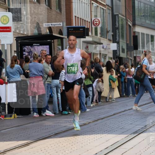 13.09.2026 - 21. swb-Marathon Bremen Strokosch-Dieckow http://msf.ph/oto/10385392 13.09.2026 12:52:16 Ziel 525, 553, 1507, 7768, 8729, 959, 1357 meine-sportfotos.de