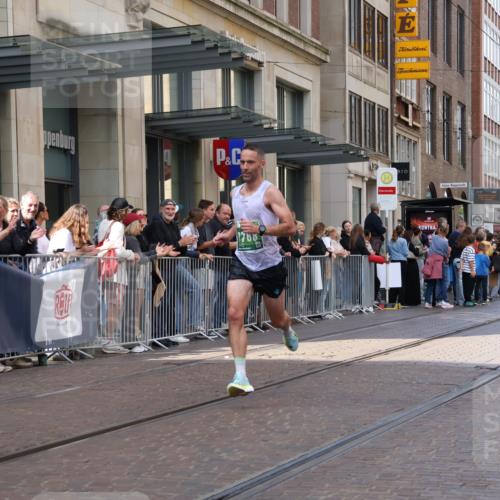 13.09.2026 - 21. swb-Marathon Bremen Strokosch-Dieckow http://msf.ph/oto/10385466 13.09.2026 12:52:18 Ziel 525, 553, 7244, 7768, 8729, 959, 1357, 1507 meine-sportfotos.de