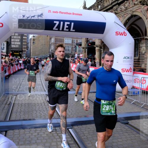 13.09.2026 - 21. swb-Marathon Bremen Tim E. http://msf.ph/oto/10385486 13.09.2026 13:23:26 Ziel 1809, 1900, 1935, 2306, 2367, 2427, 2827, 2914, 2961, 3098, 3233, 3374, 3729, 3920, 5114, 7909, 8045, 8231, 8304, 8377, 8671, 8672, 8732, 8787, 8819, 8820, 9827, 9921, 10127 meine-sportfotos.de