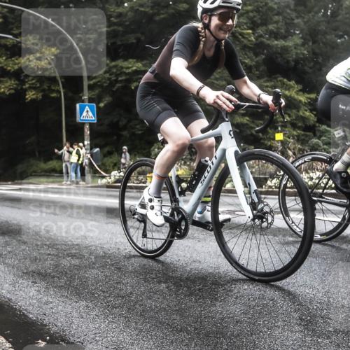13.09.2026 - Stadtparktriathlon H.Heesch http://msf.ph/oto/10385526 13.09.2026 13:17:33 Radfahren 1362, 1368 meine-sportfotos.de