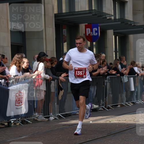 13.09.2026 - 21. swb-Marathon Bremen Strokosch-Dieckow http://msf.ph/oto/10385532 13.09.2026 12:52:27 Ziel 417, 553, 2100, 7244, 7768, 8729, 525, 959, 1357, 1507, 7768 meine-sportfotos.de