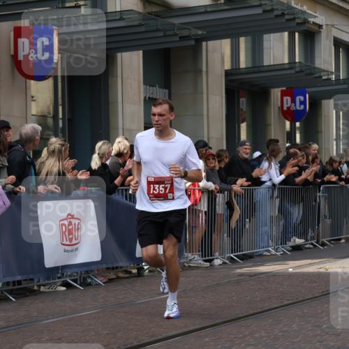 13.09.2026 - 21. swb-Marathon Bremen Strokosch-Dieckow http://msf.ph/oto/10385556 13.09.2026 12:52:28 Ziel 417, 553, 2100, 7244, 8077, 8729, 9522, 525, 959, 1357, 1507, 7768 meine-sportfotos.de